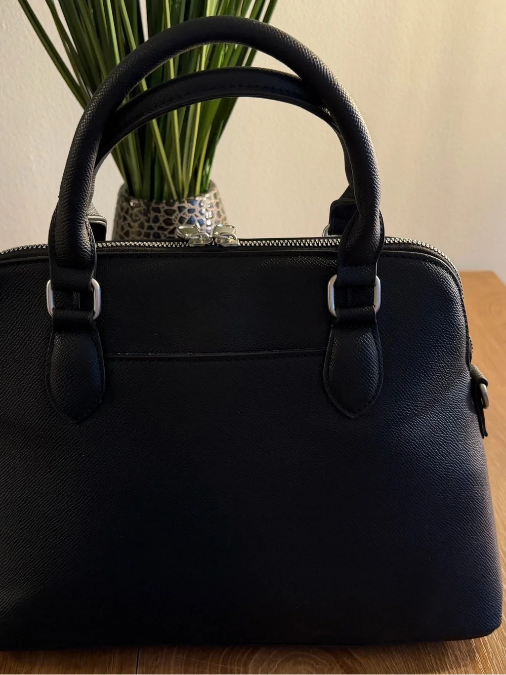 French Connection Womens Black Leather Travel Satchel/Top Handle Bag 12”x10”x6”